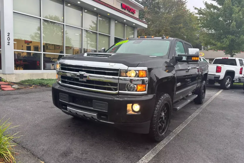 2018 Chevrolet Silverado High Country photo 1