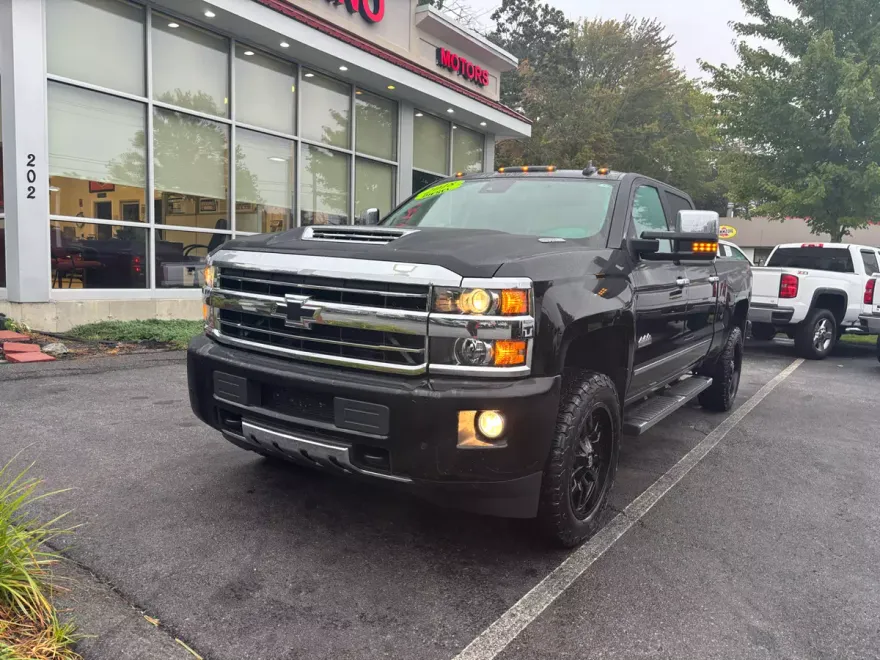 2018 Chevrolet Silverado High Country photo 1