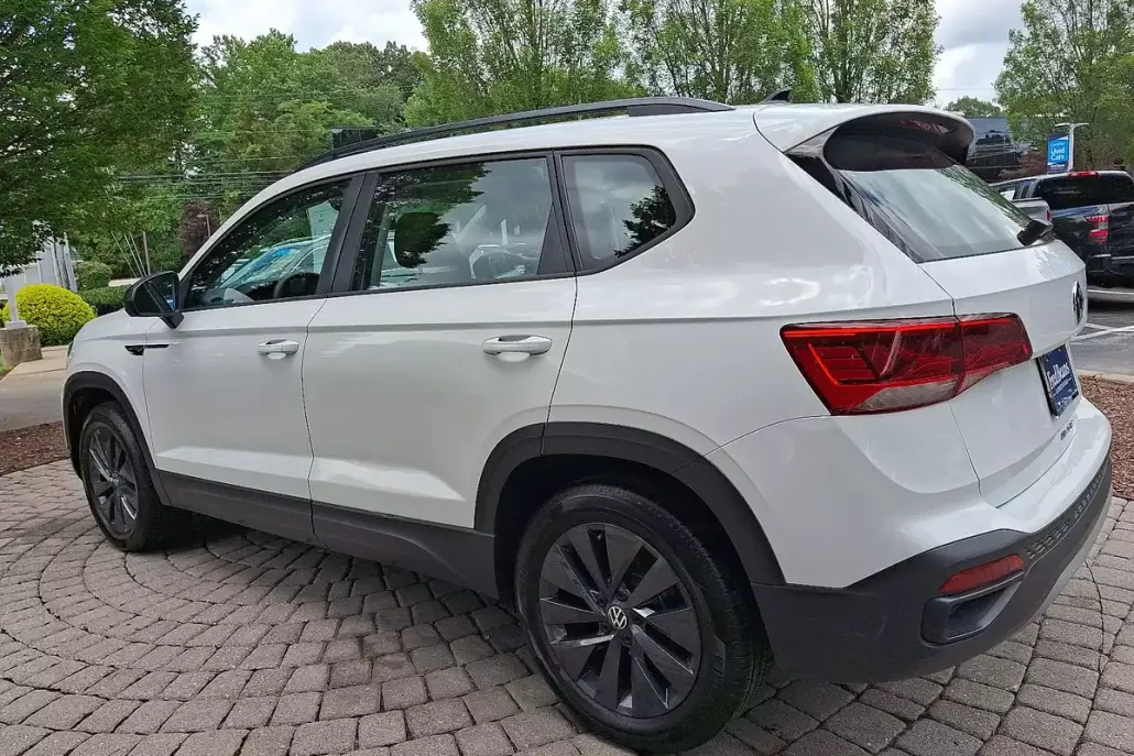 2022 Volkswagen Taos S photo 1