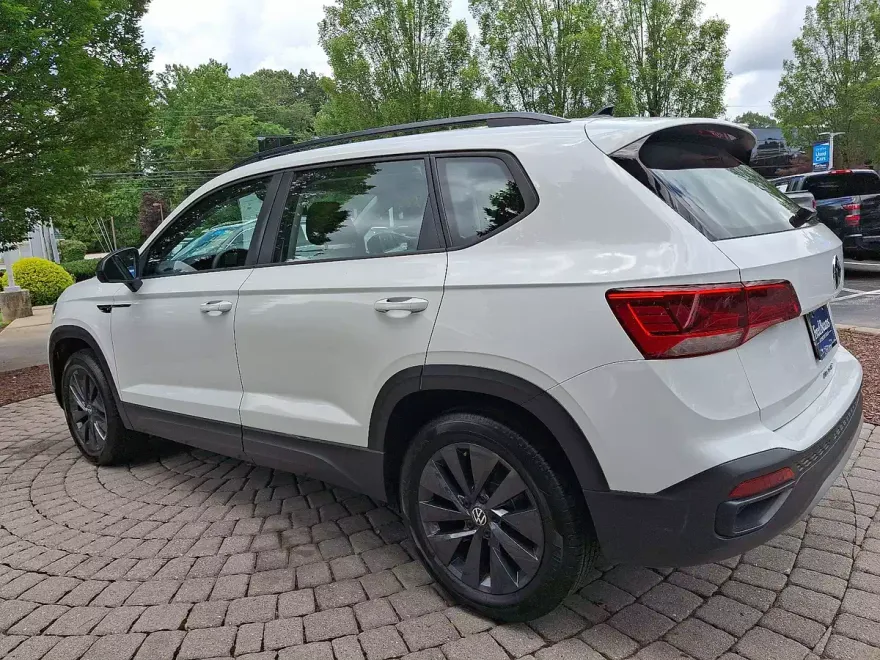 2022 Volkswagen Taos S photo 1