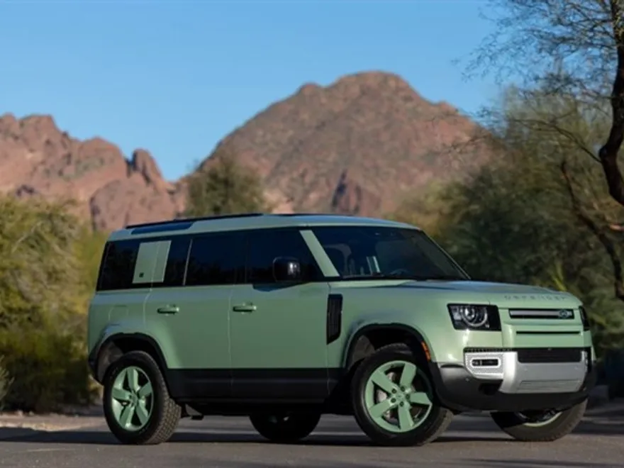 2023 Land Rover Defender photo 1
