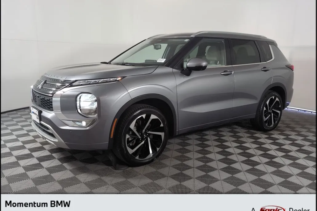 2022 Mitsubishi Outlander SEL photo 1