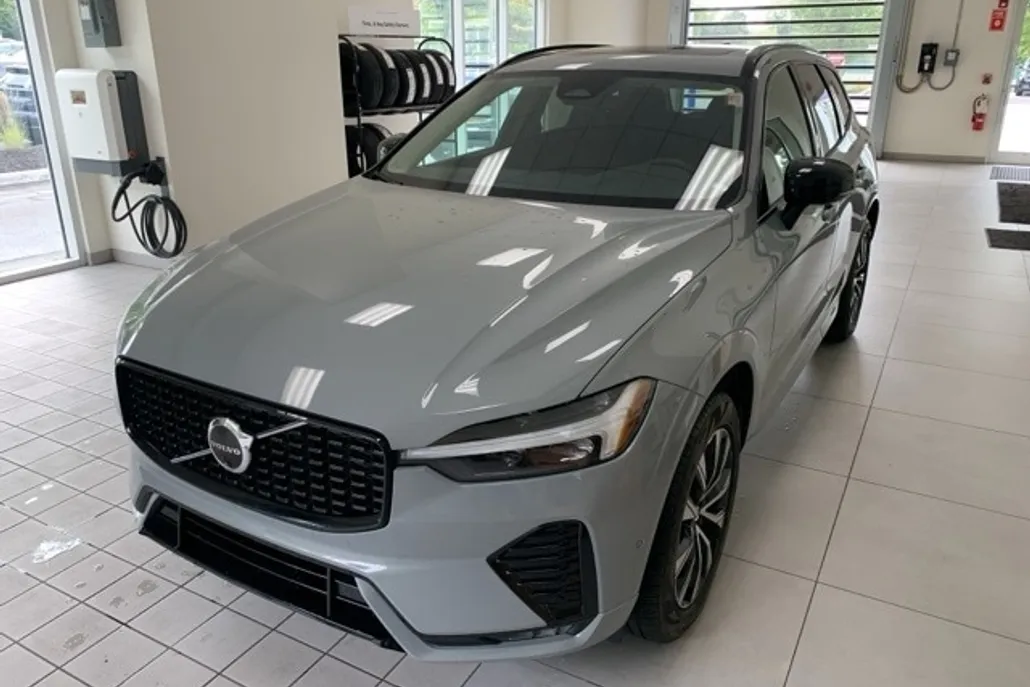 2024 Volvo XC60 B5 Plus photo 1