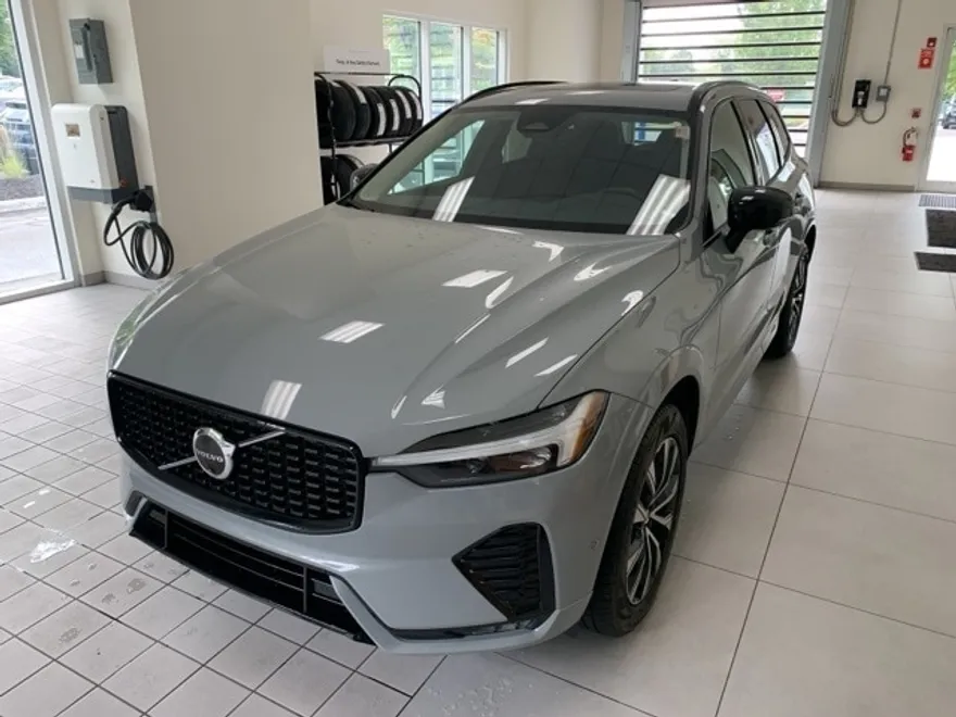 2024 Volvo XC60 B5 Plus photo 1