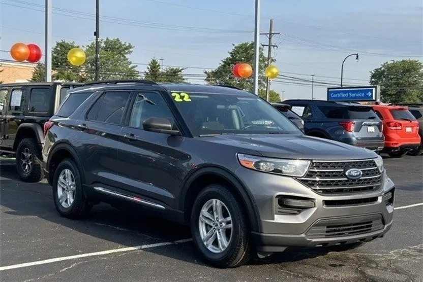 2022 Ford Explorer XLT photo 1