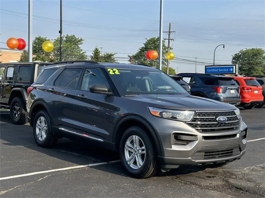 2022 Ford Explorer XLT photo 1