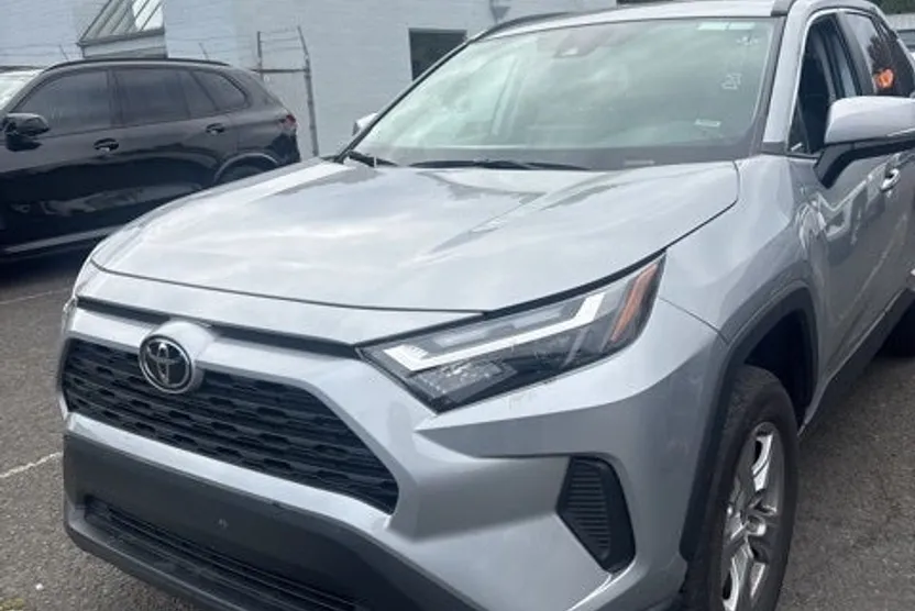 2025 Toyota RAV4 Hybrid XLE photo 1