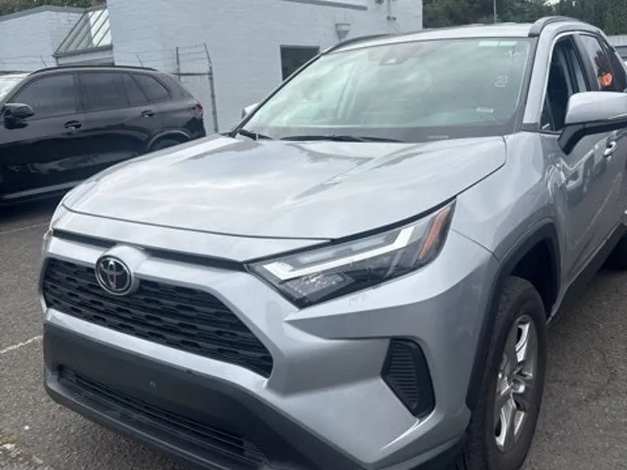 2025 Toyota RAV4 Hybrid XLE photo 1