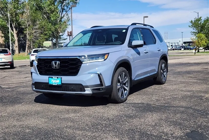 2025 Honda Pilot Touring photo 1