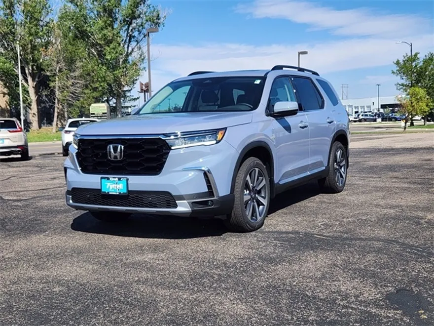 2025 Honda Pilot Touring photo 1
