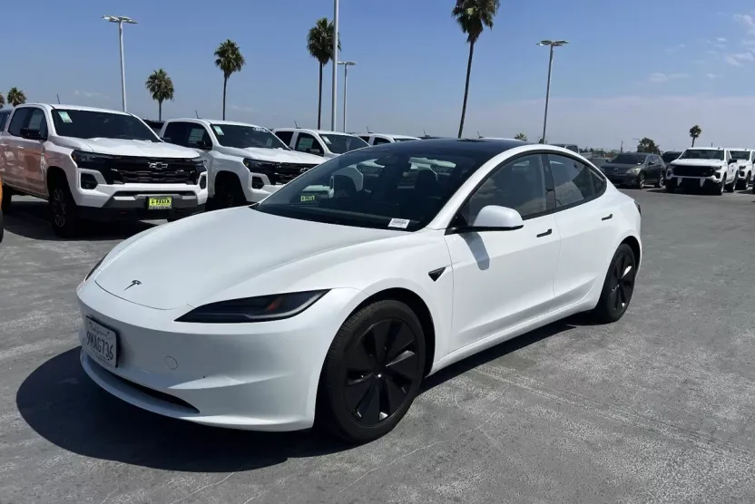 2024 Tesla Model 3 photo 1