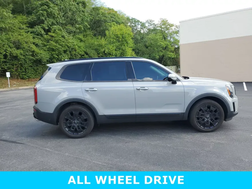 2022 Kia Telluride SX photo 1