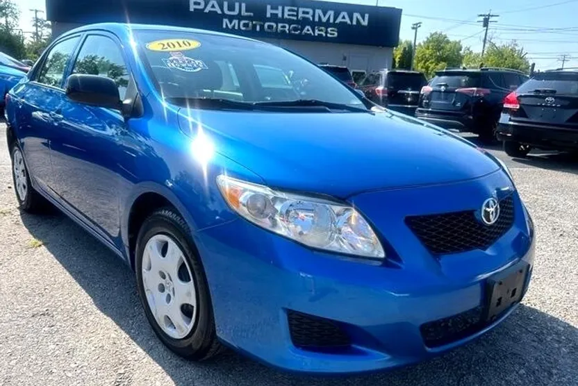 2010 Toyota Corolla photo 1