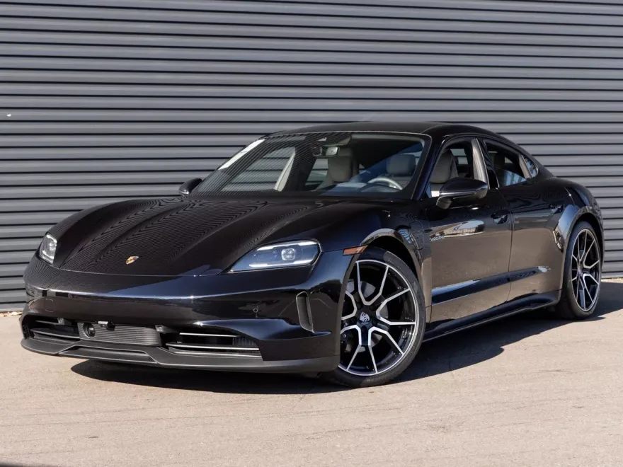 2025 Porsche Taycan photo 1