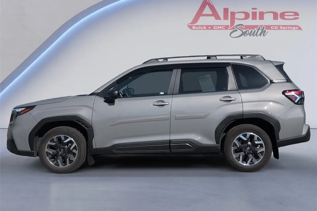 2025 Subaru Forester Premium photo 1