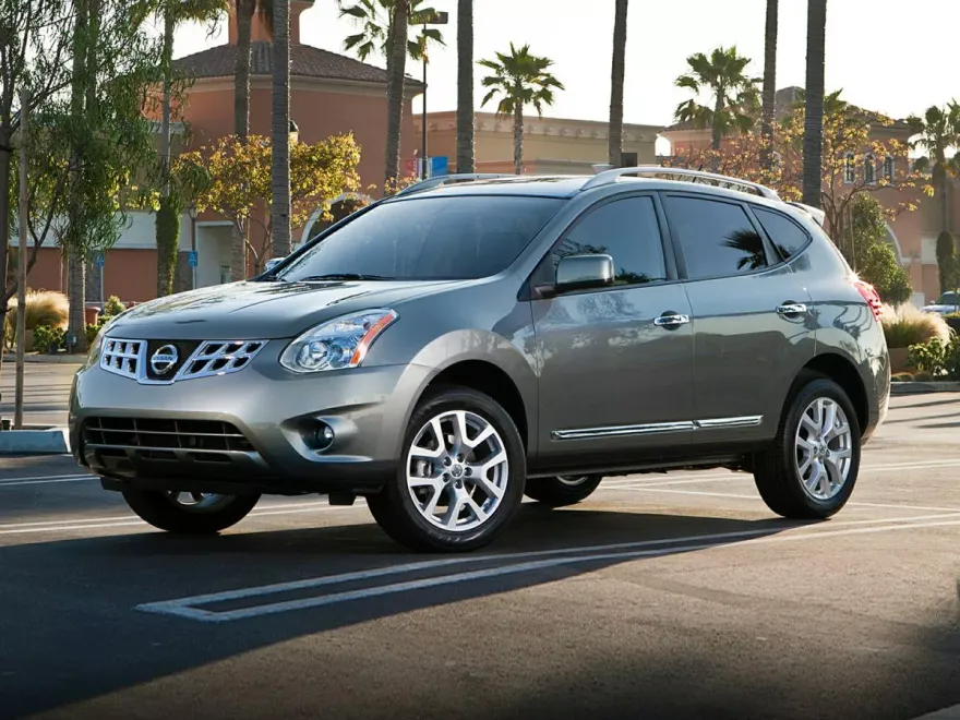 2011 Nissan Rogue SV photo 1