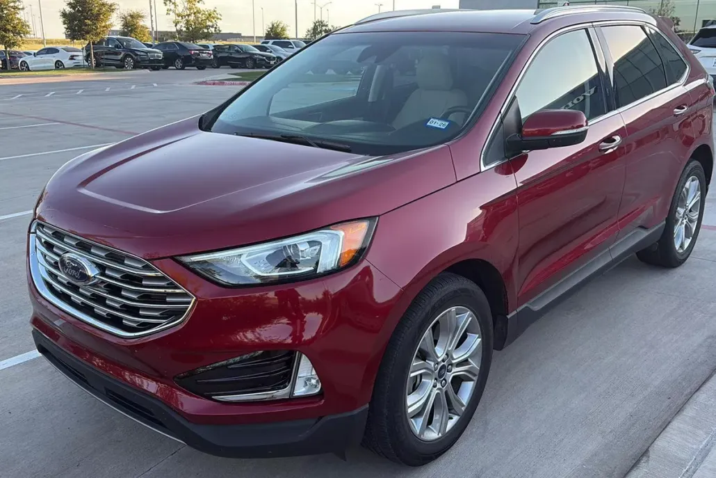 2019 Ford Edge Titanium photo 1
