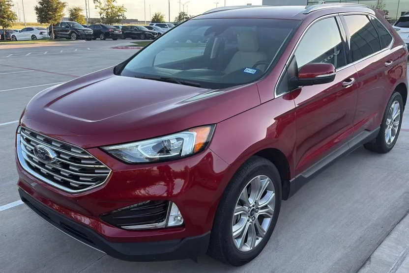 2019 Ford Edge Titanium photo 1