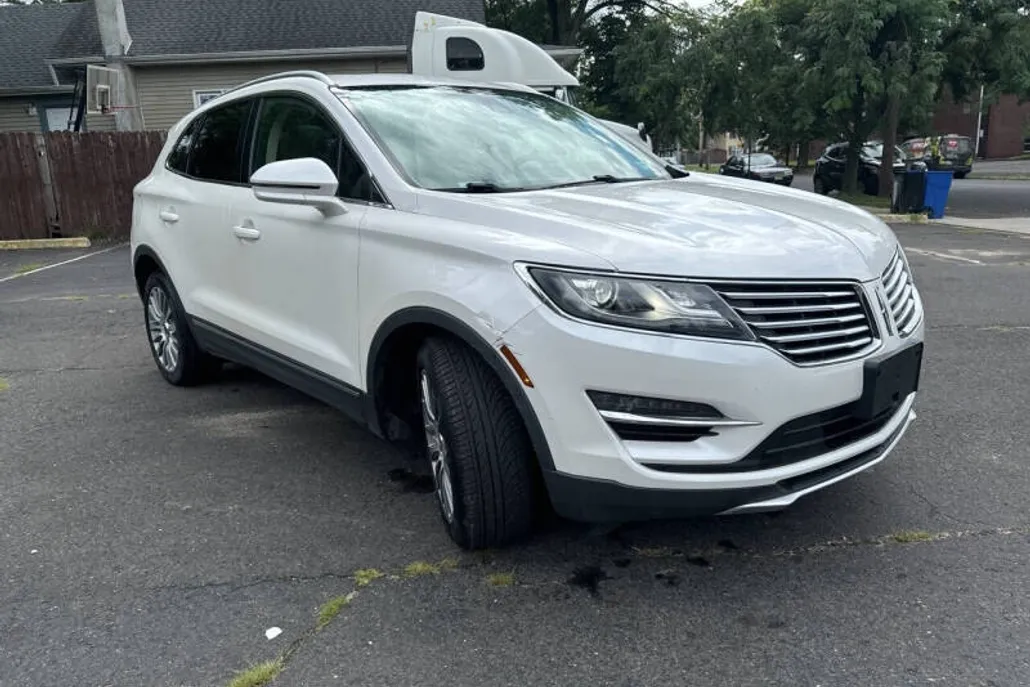 2015 Lincoln MKC photo 1