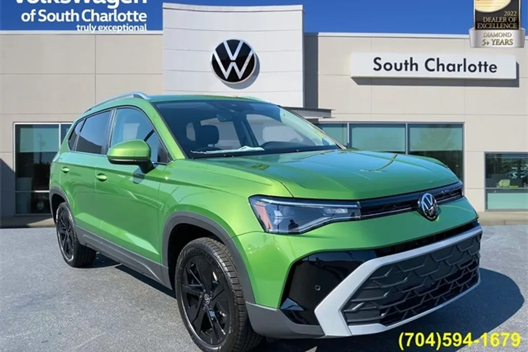2025 Volkswagen Taos SE photo 1