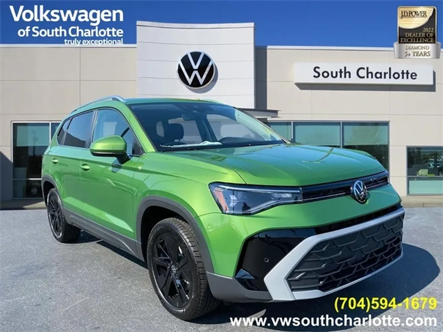 2025 Volkswagen Taos SE photo 1