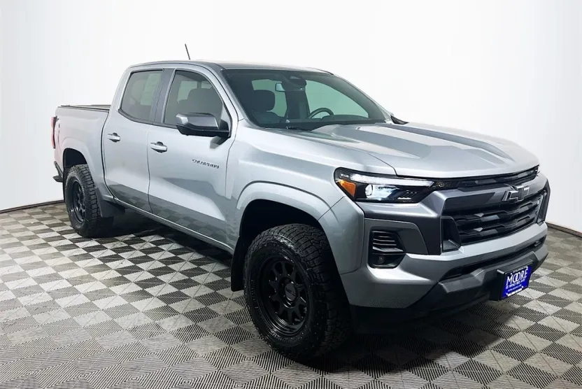 2024 Chevrolet Colorado LT photo 1