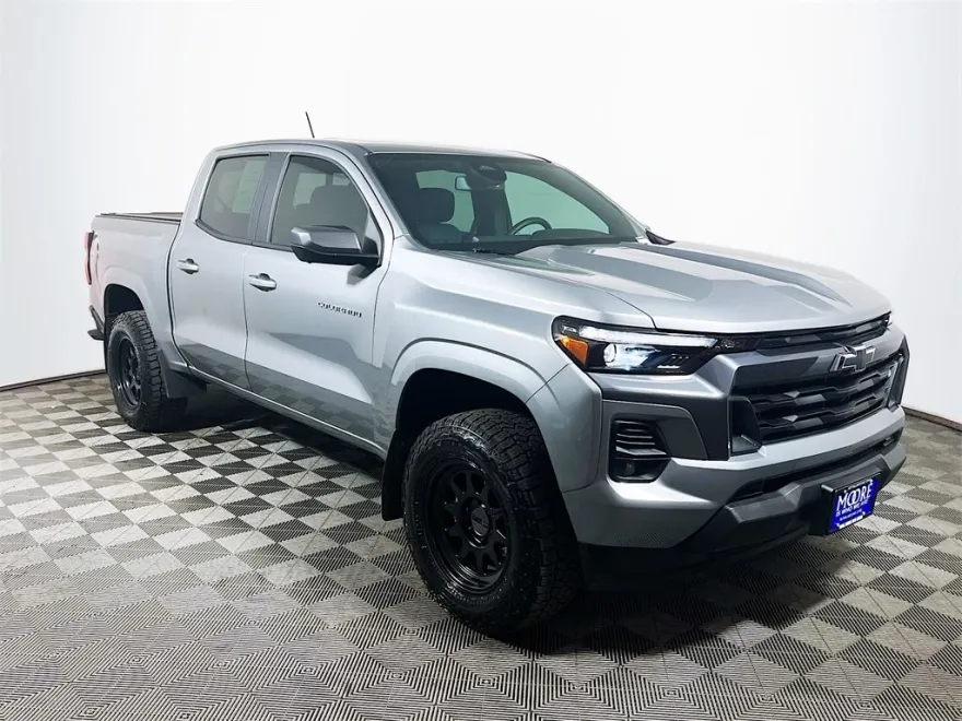 2024 Chevrolet Colorado LT photo 1