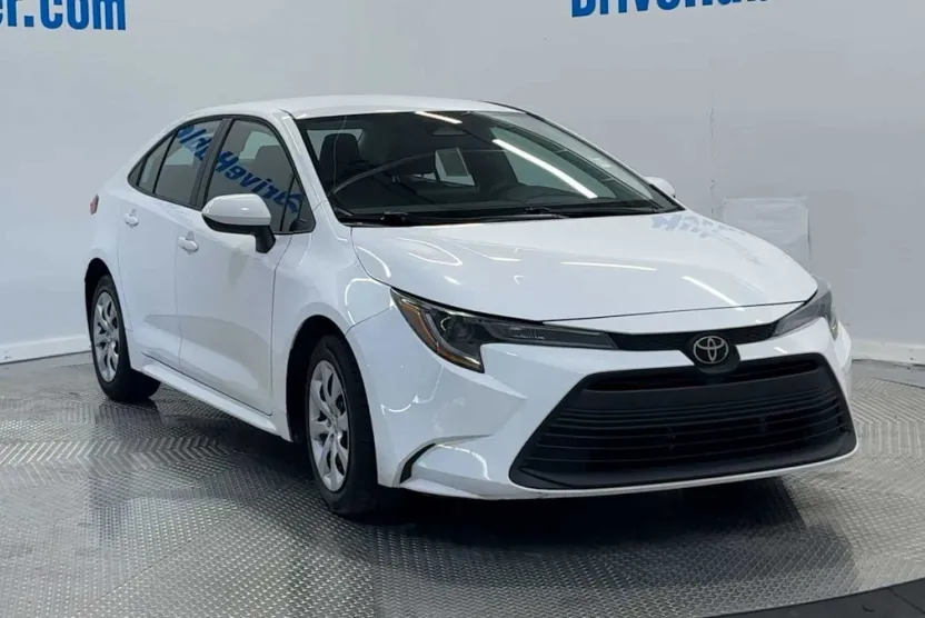 2023 Toyota Corolla LE photo 1