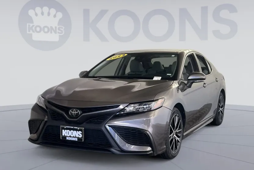 2023 Toyota Camry SE photo 1