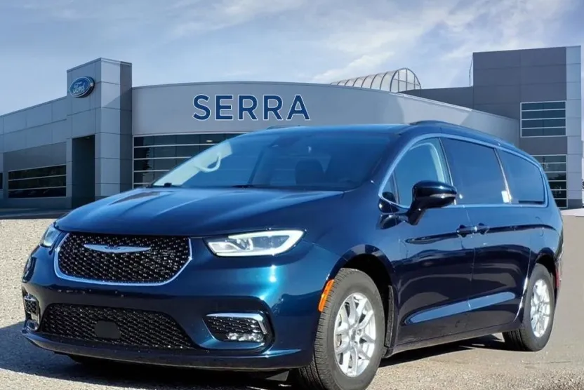 2022 Chrysler Pacifica Touring L photo 1
