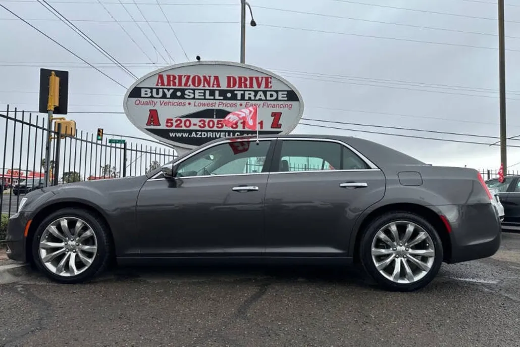 2018 Chrysler 300 Limited photo 1