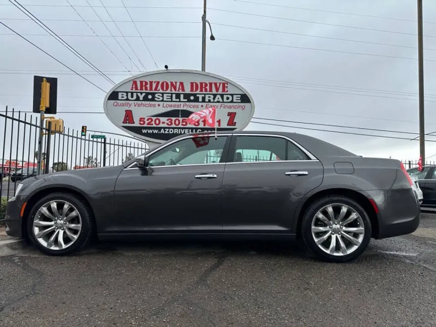 2018 Chrysler 300 Limited photo 1