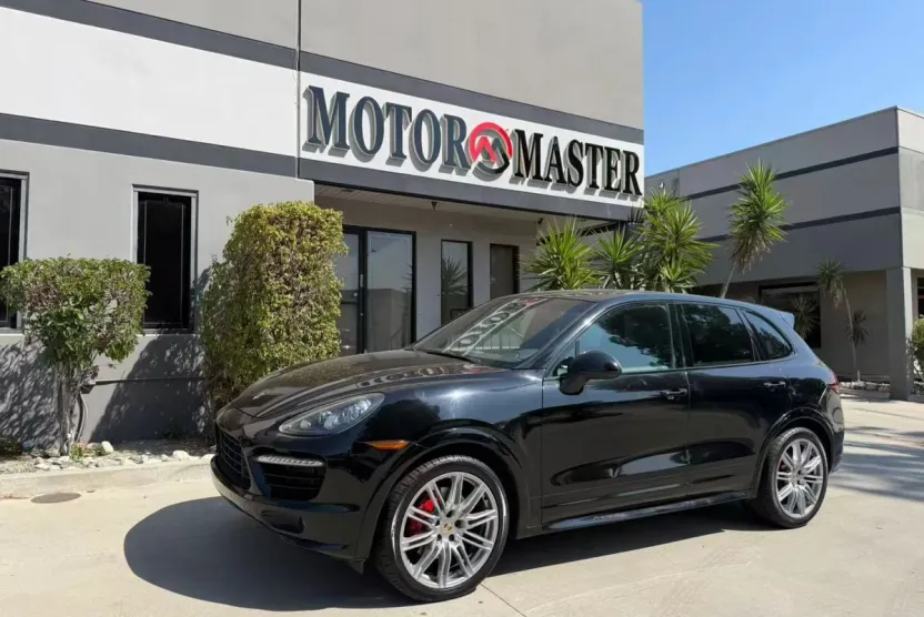 2014 Porsche Cayenne GTS photo 1