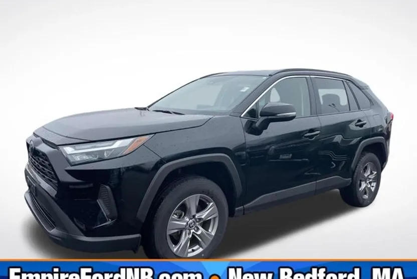 2024 Toyota RAV4 XLE photo 1