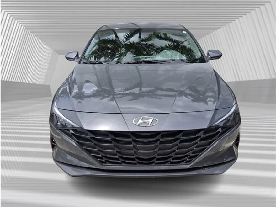 2023 Hyundai Elantra SEL photo 1
