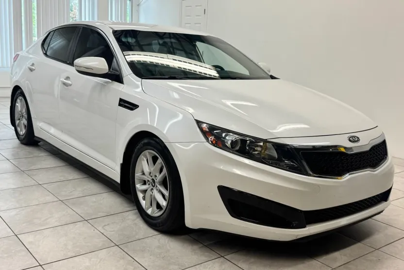 2011 Kia Optima LX photo 1