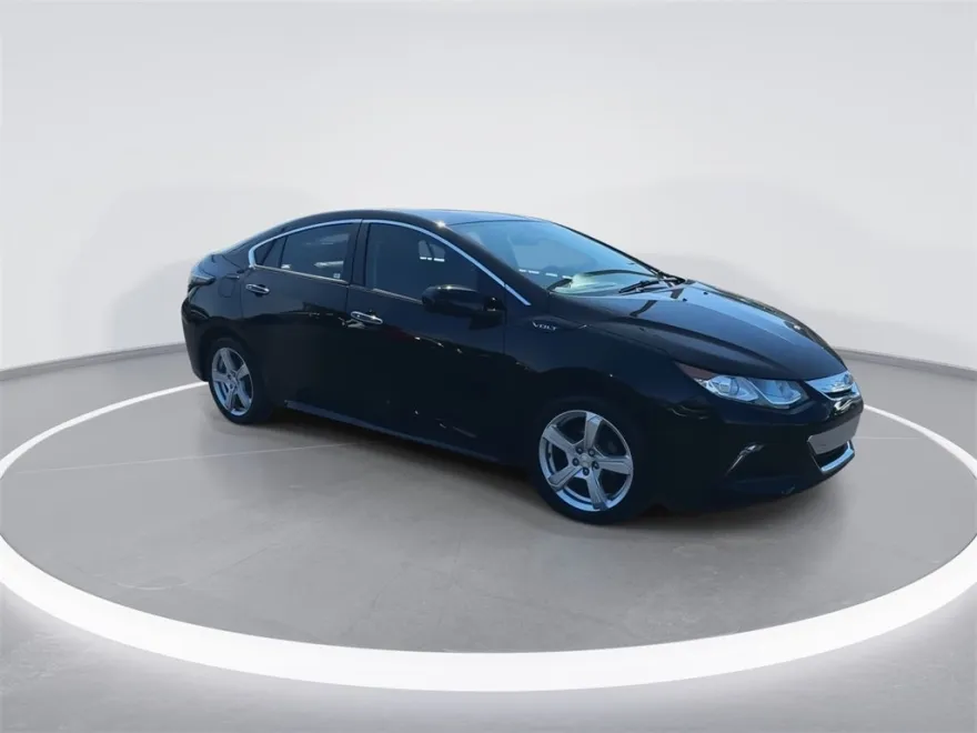 2018 Chevrolet Volt LT photo 1