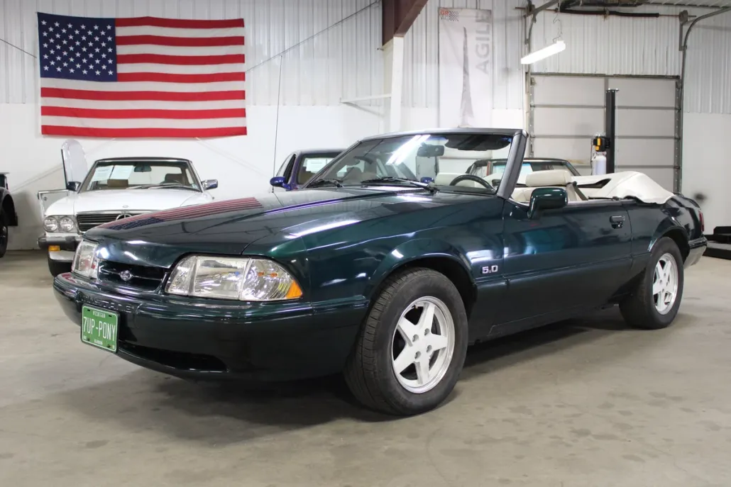 1990 Ford Mustang GT photo 1