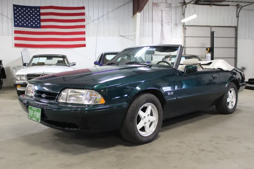 1990 Ford Mustang GT photo 1
