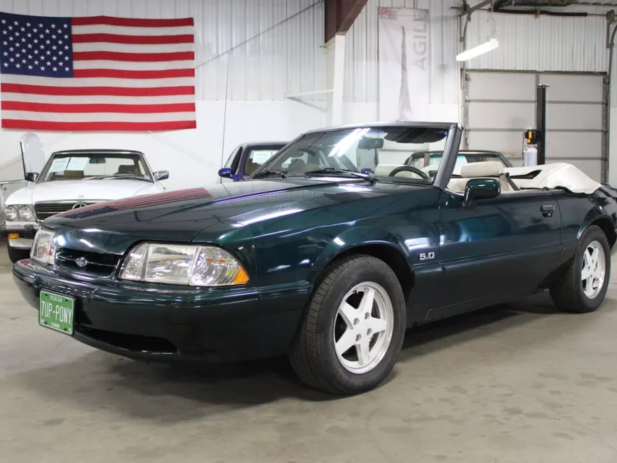 1990 Ford Mustang GT photo 1