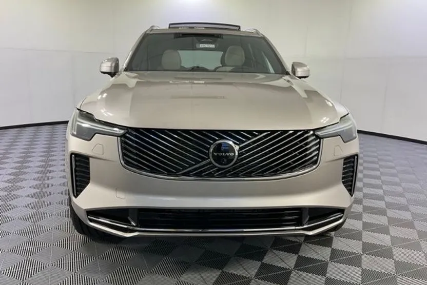 2026 Volvo XC90 Plus photo 1