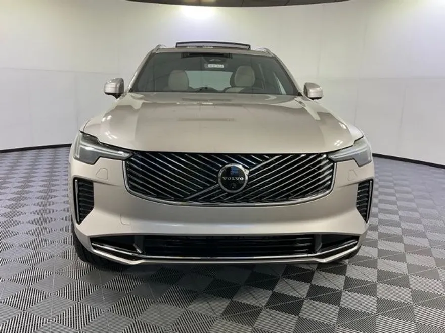 2026 Volvo XC90 Plus photo 1