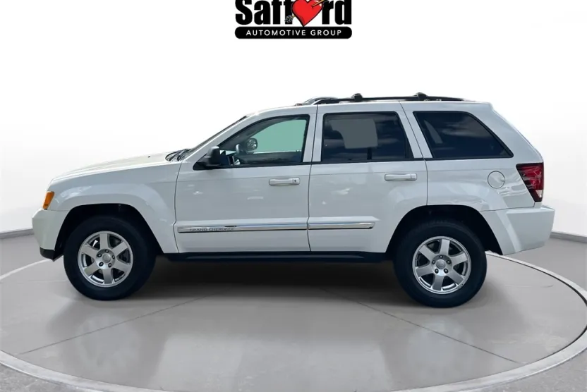 2010 Jeep Grand Cherokee Laredo photo 1
