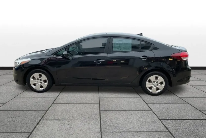 2017 Kia Forte LX photo 1