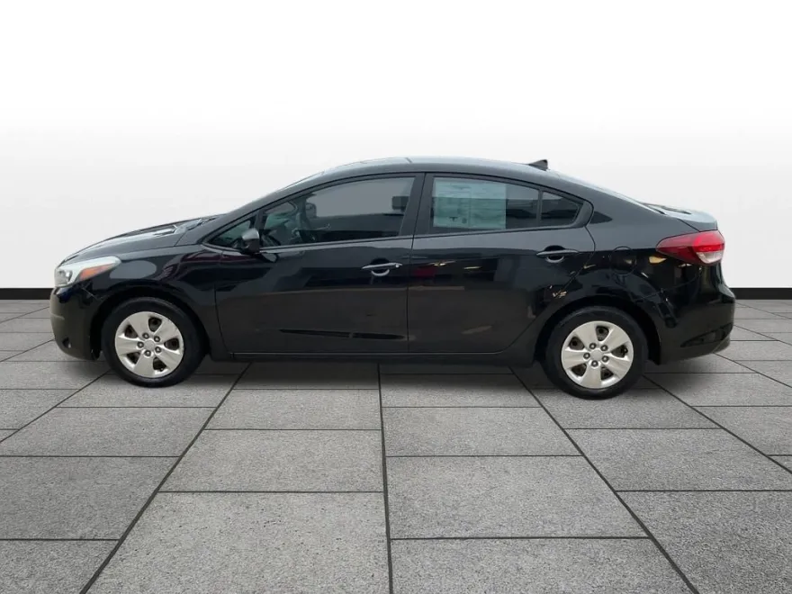 2017 Kia Forte LX photo 1