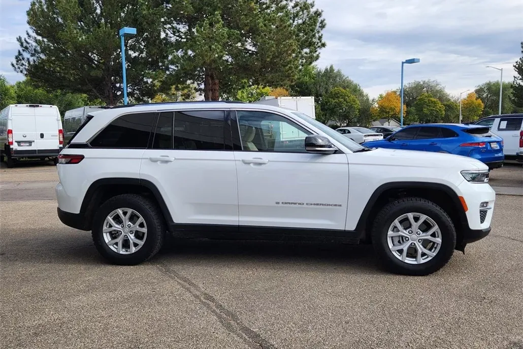 2023 Jeep Grand Cherokee Limited photo 1