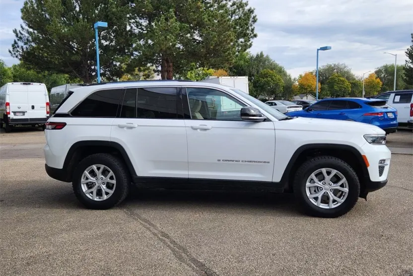 2023 Jeep Grand Cherokee Limited photo 1