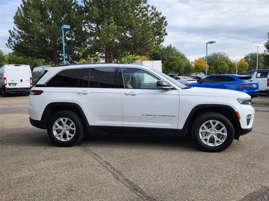 2023 Jeep Grand Cherokee Limited photo 1