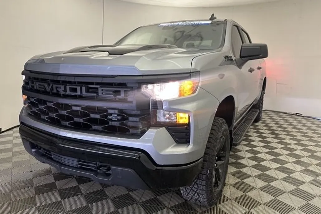 2025 Chevrolet Silverado 1500 Custom Trail Boss photo 1