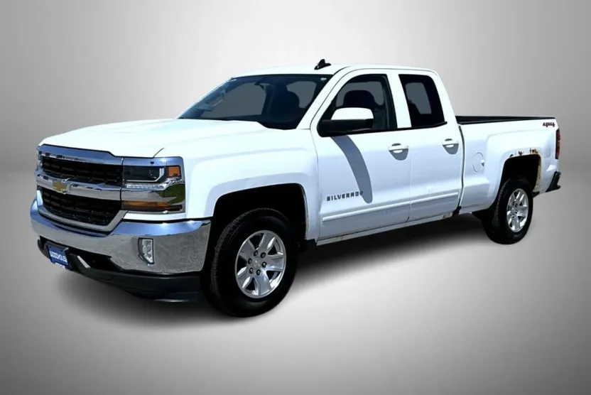 2017 Chevrolet Silverado 1500 LT photo 1